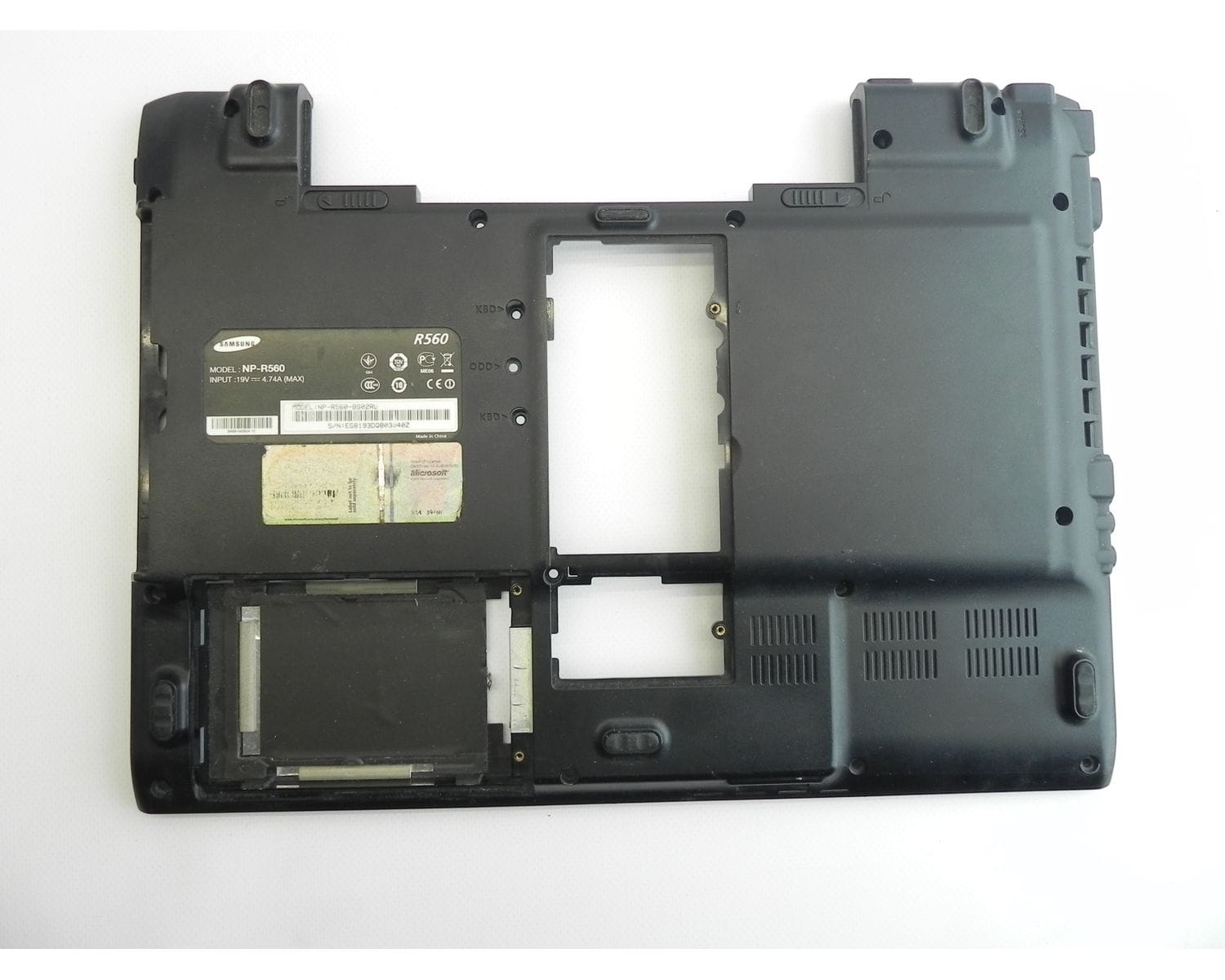 Samsung NP-R560 оригинал Поддон, нижняя часть, дно ноутбука BA75-02018A, BA81-04470A-T (УЦЕНКА, см.описание)