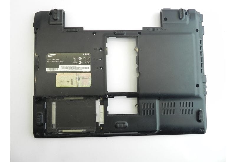 Samsung NP-R560 оригинал Поддон, нижняя часть, дно ноутбука BA75-02018A, BA81-04470A-T (УЦЕНКА, см.описание)