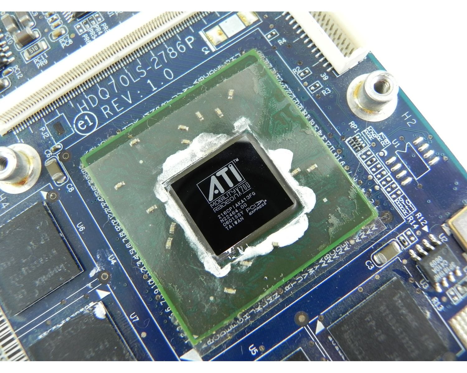 AMD Mobility Radeon x700. ATI Mobility Radeon x200.