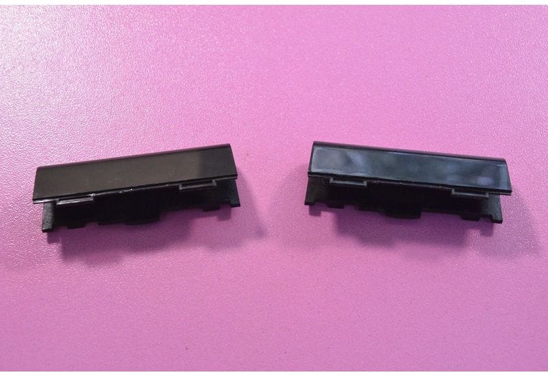 eMachines G630 17.3" пластиковые заглушки на петли левая и правая (цвет черный)
