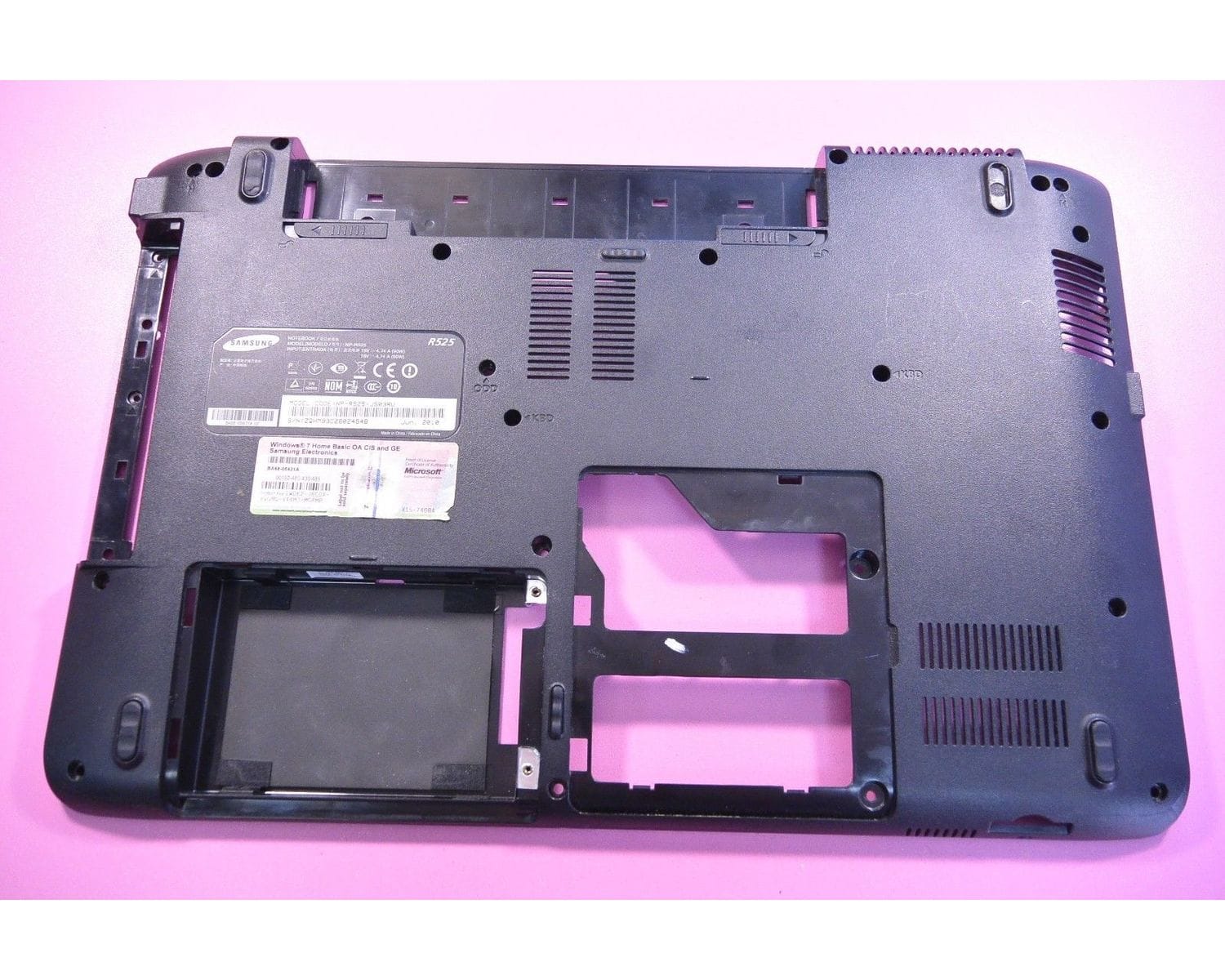 Samsung NP-R525 нижняя часть корпуса BA81-08526A