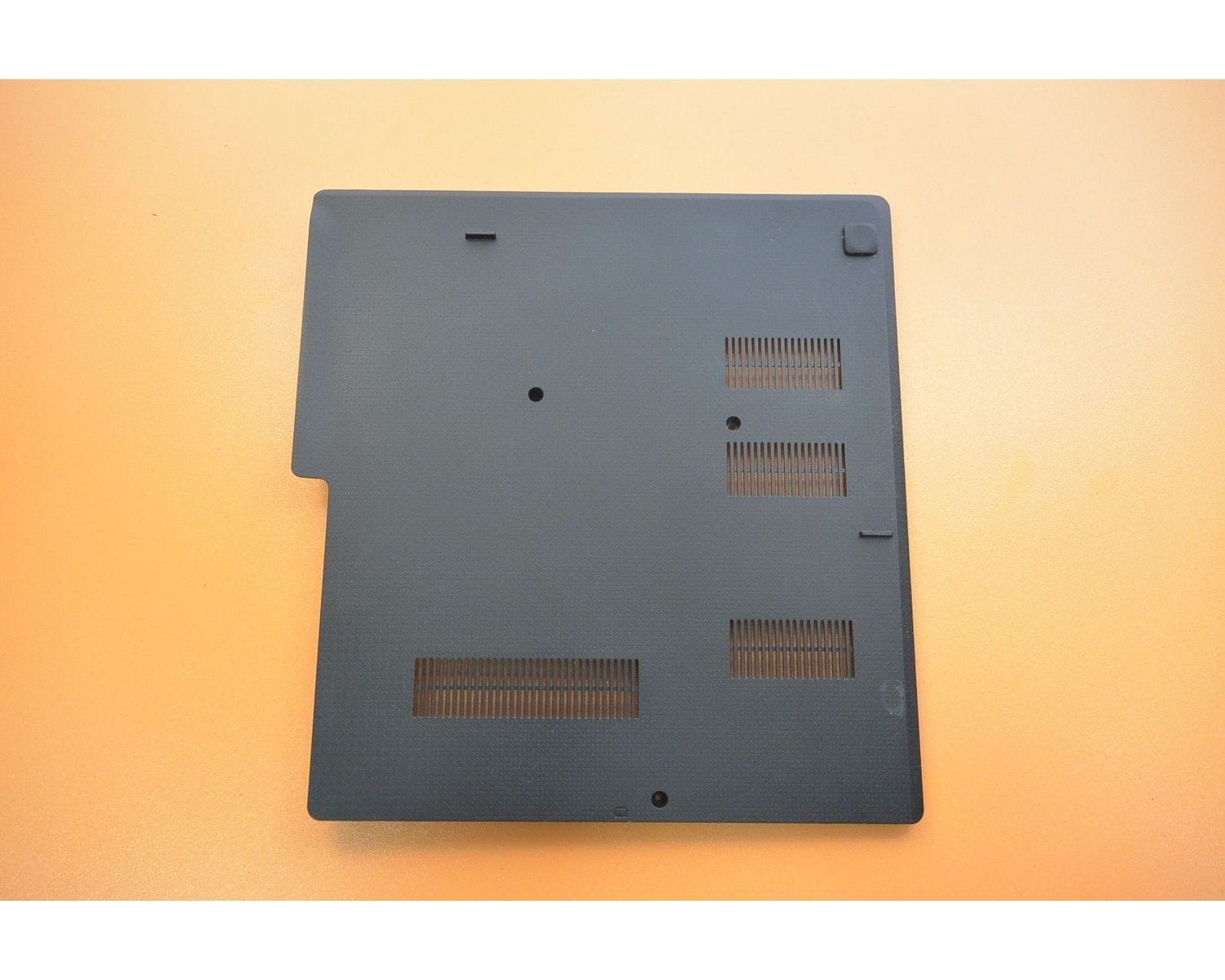 DNS 0801008 C17A 17.3" крышка закрывающая жесткий диск, процессор и память 13N0-BNA0H01