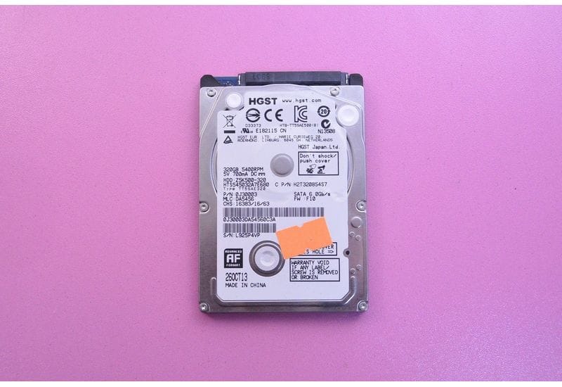 HGST HDD жесткий диск 2.5" SATA 320GB Slim 7mm На Запчасти, Не рабочий HTS545032A7E680