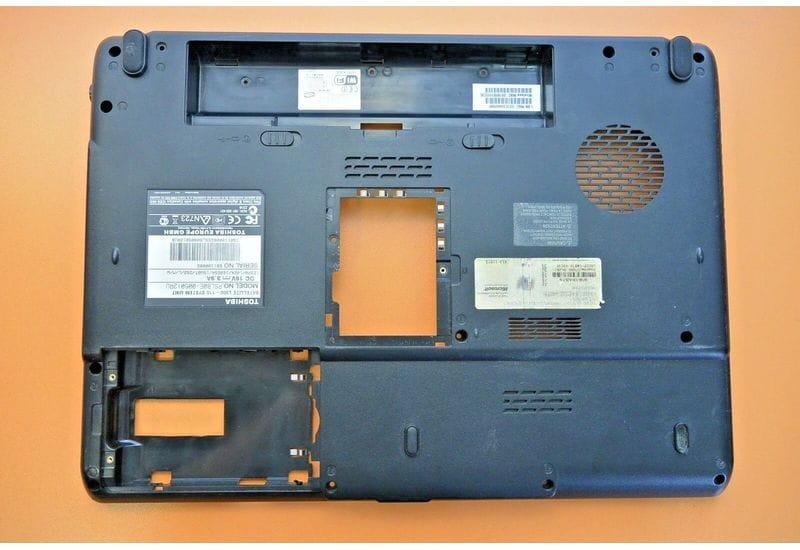 Toshiba Satellite L300 L300D L350 L350D Поддон, нижняя часть корпуса ноутбука V000130170