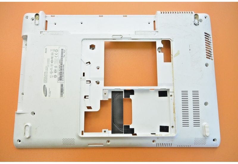 Samsung NP R430 Поддон, нижняя часть, дно ноутбука, цвет Белый BA75-02400A